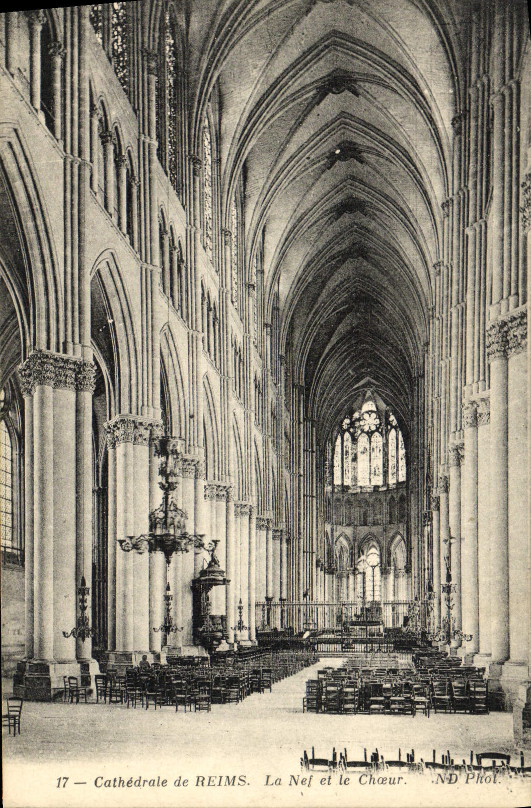 Cathédrale de REIMS — La Nef et le Chœur — ND Phot.