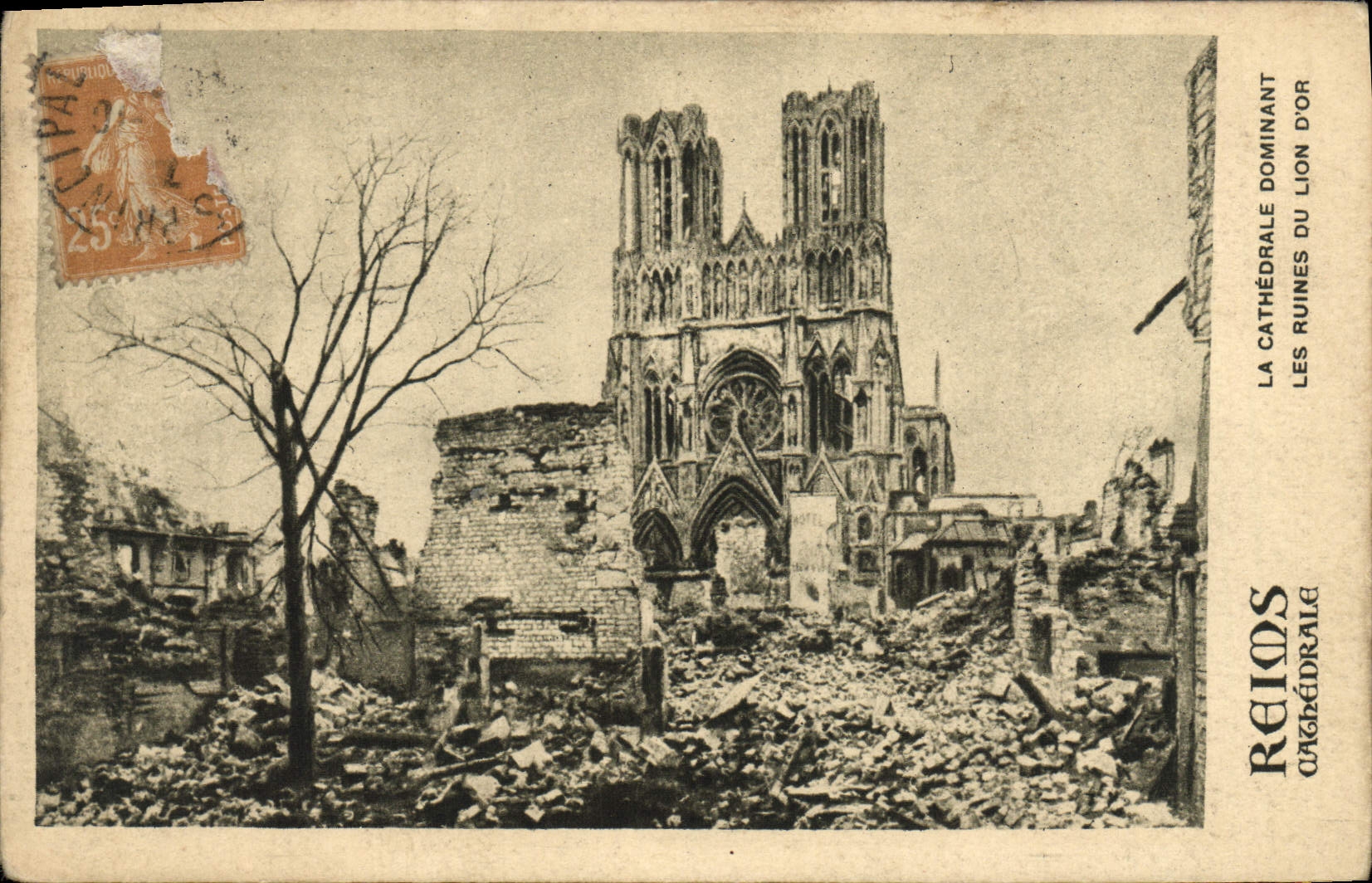 Reims — La cathédrale dominante, les ruines du Lion d'Or — Éditeur Reims Cathédrale