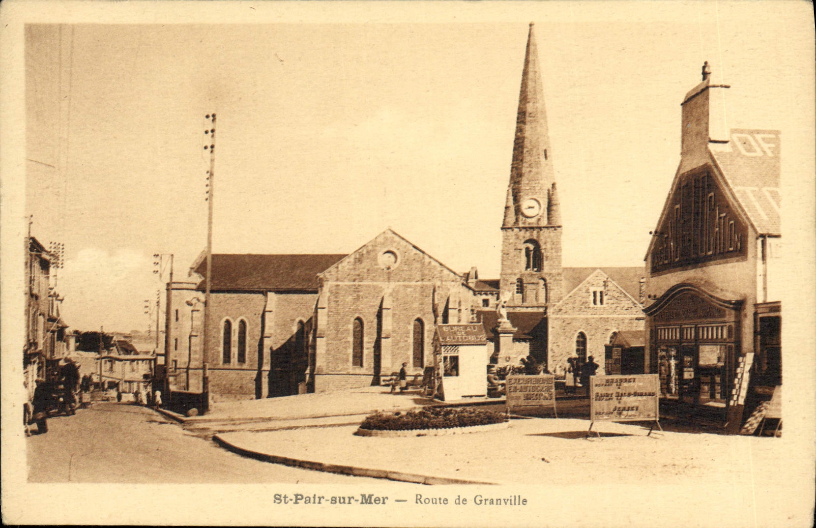 St-Pair-sur-Mer — Route de Granville — éditeur Aux Galeries Fleuries, Aréne