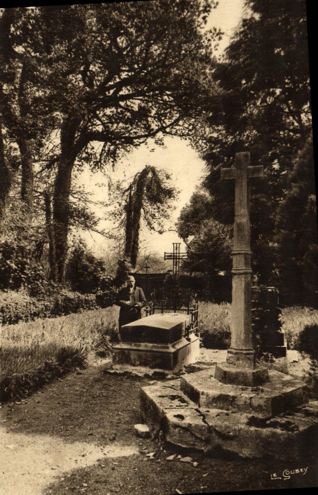 Tombeau de Jules Amédée Barbey d'Aurevilly — St-Sauveur-le-Vicomte (Manche) — Le Gubey