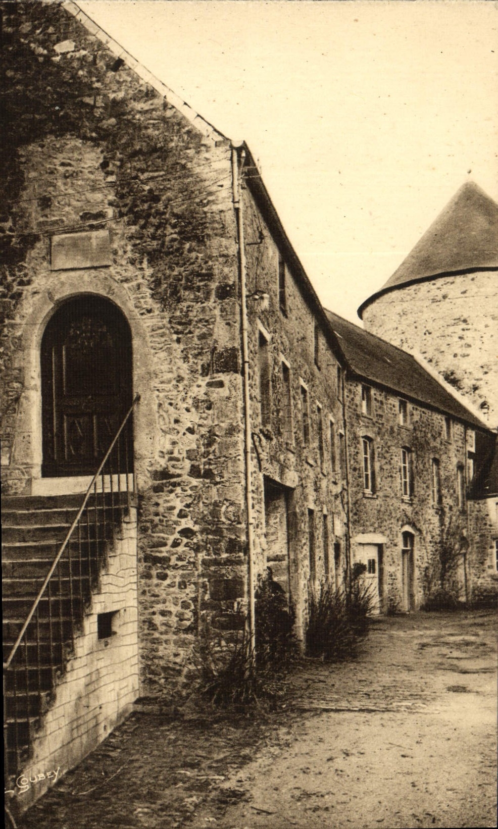 Entrée du château d'Aurevilly — Saint-Sauveur-la-Vicomte (Manche) — Éditions Normandes