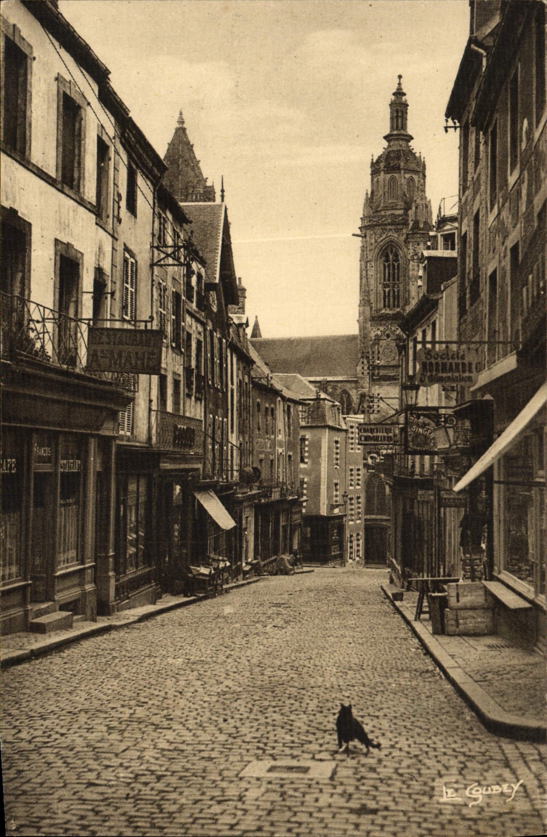 Coutances — Rue Geoffroy-de-Montbray — Le Goudey