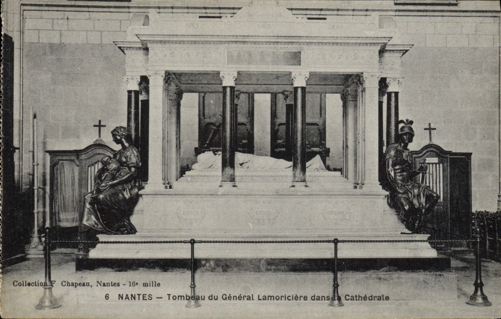CPA Nantes Tombeau du General Lamoriciere dans la cathedrale