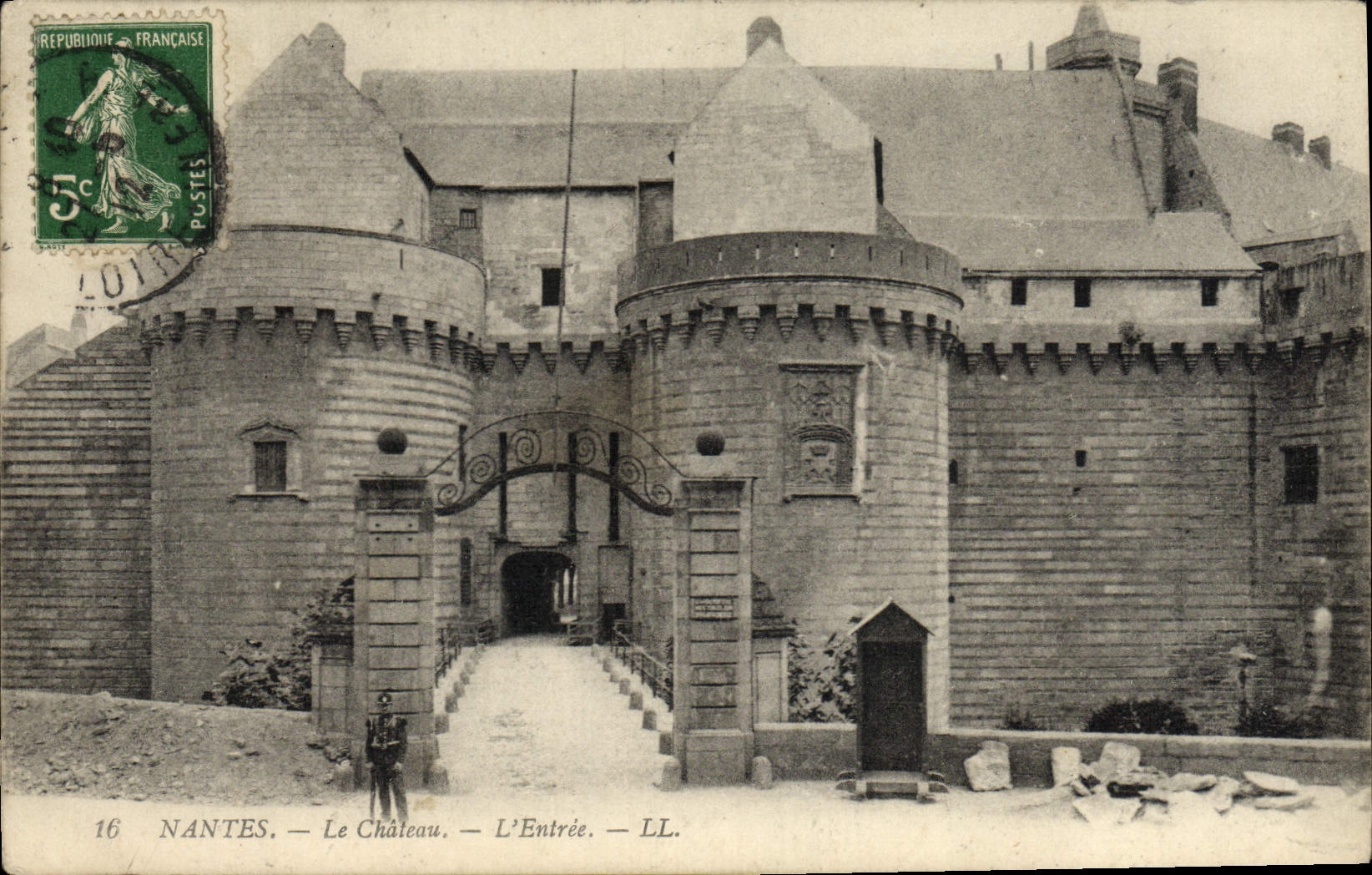 CPA Nantes Le Chateau L'entree