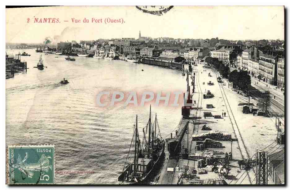 CPA Nantes Vue Du Port Bateau