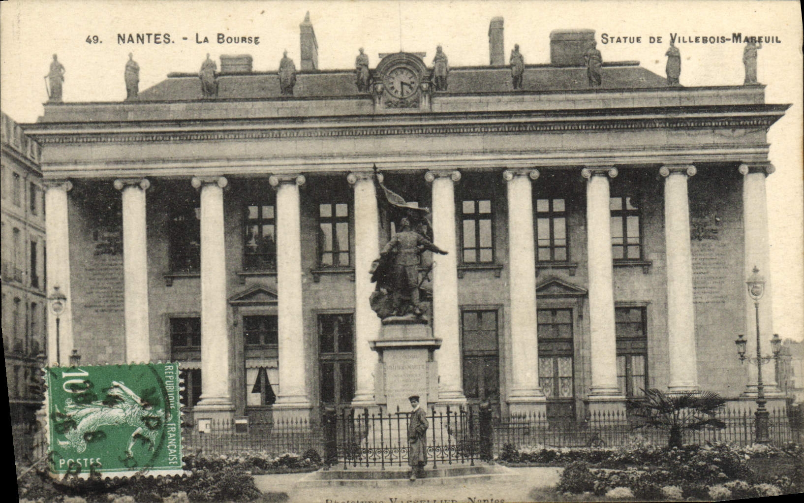 CPA Nantes La Bourse Statue De Villebois Mareuil