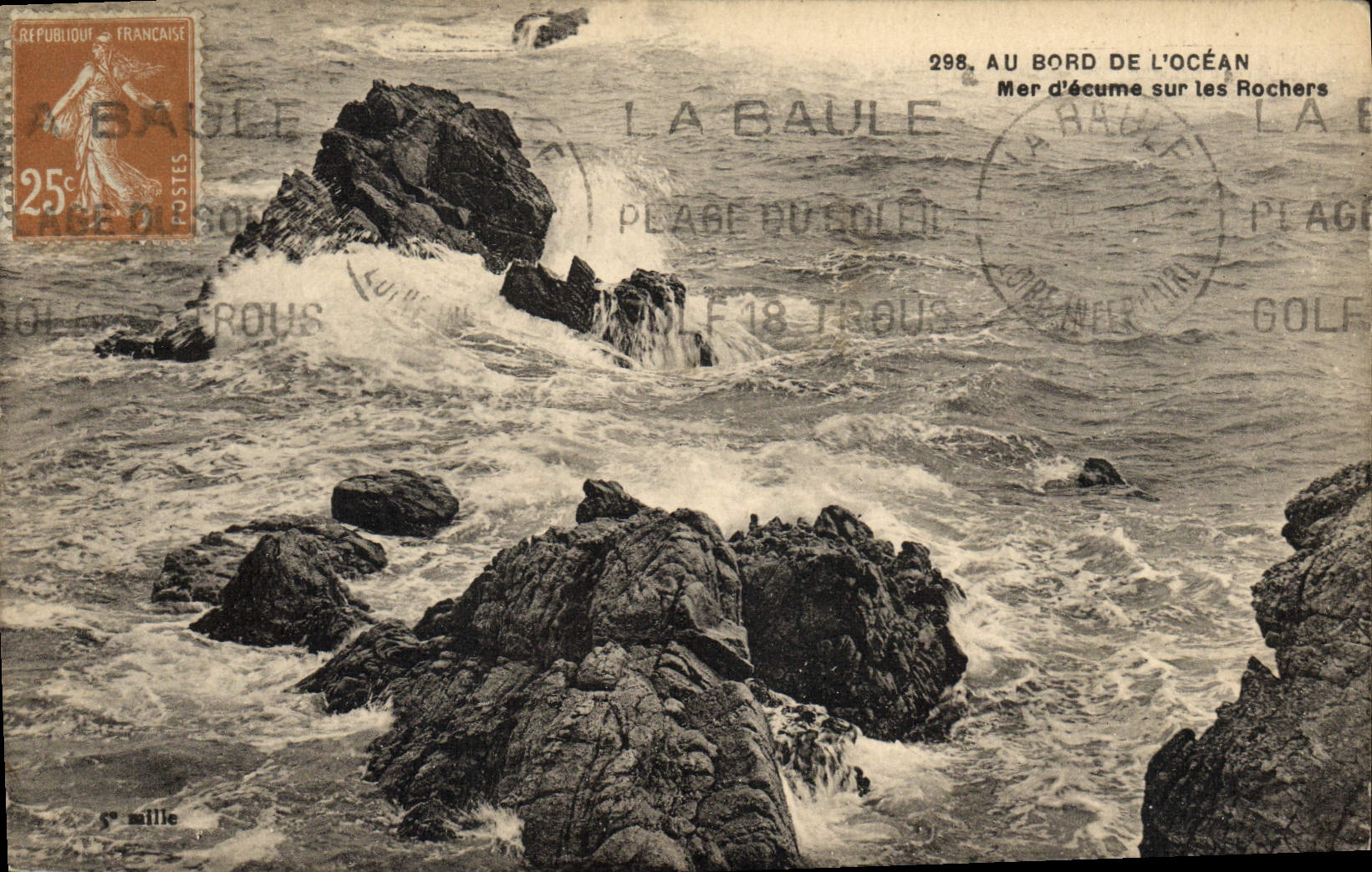 CPA La Baule au Bord De L'Ocean Mer D'Ecume sur Les Rochers