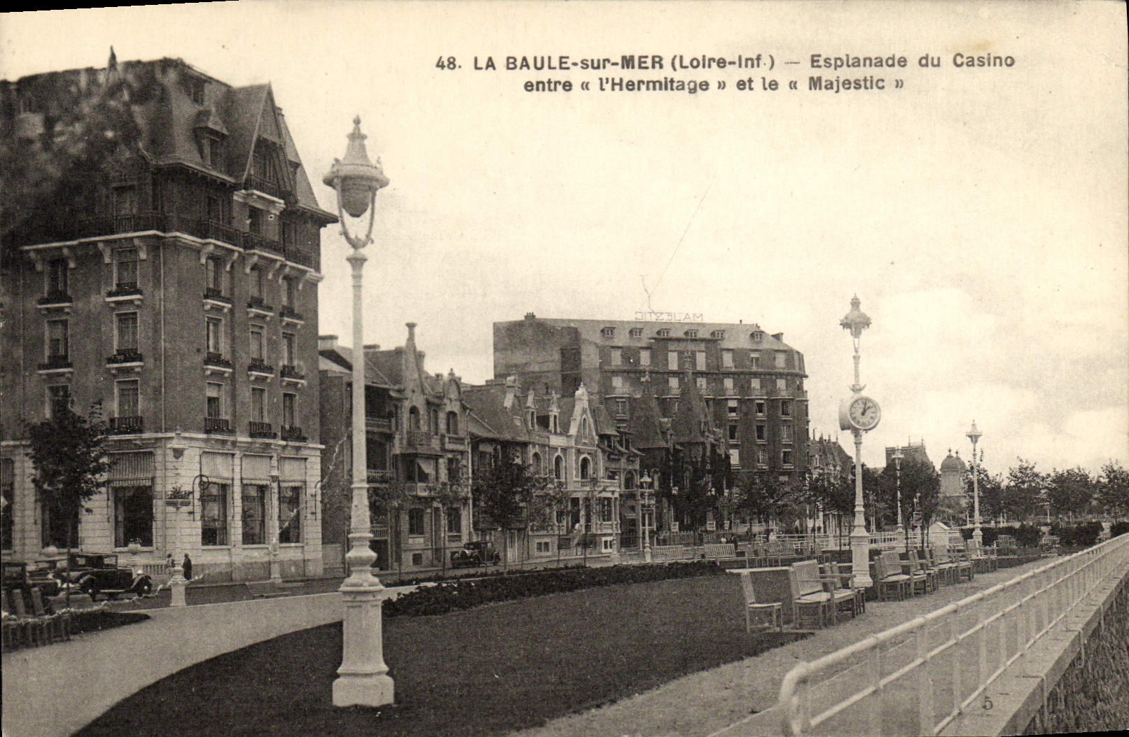 CPA La Baule Sur Mer Esplanade Du Casino entre l'Hermitage et le Majestic