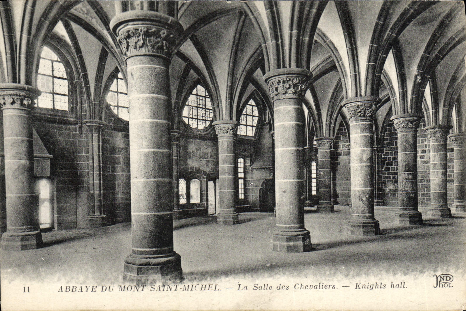 CPA Abbaye Du Mont Saint Michel La Salle Des Chevaliers