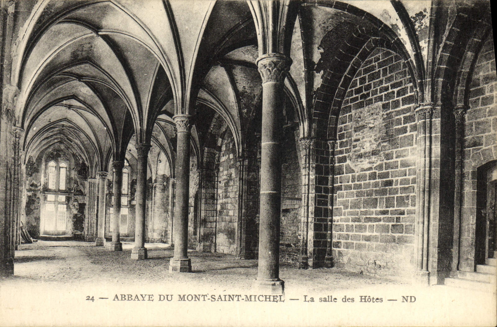 CPA Abbaye Du Mont Saint Michel La Salle Des Hotes