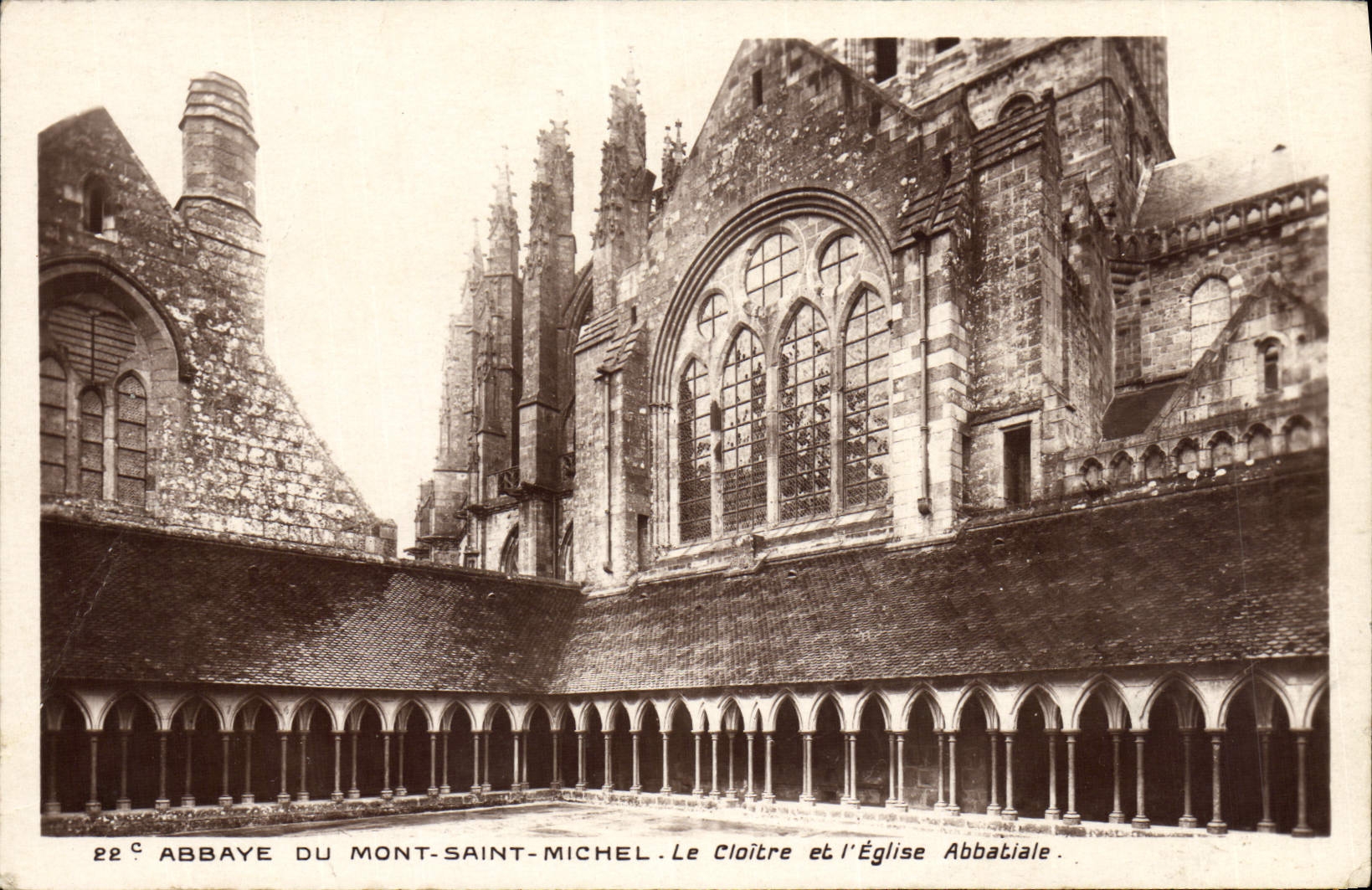 CPA Abbaye Du Mont Saint Michel Le Cloitre Et l'Eglise abbatiale