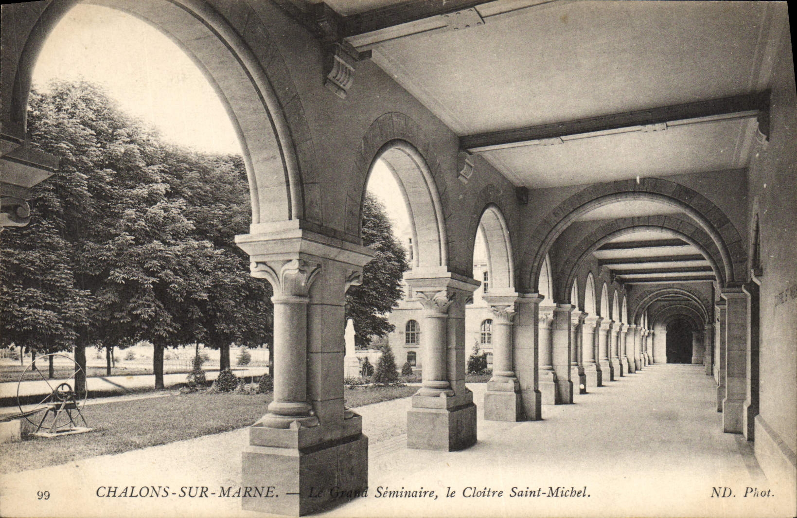 Chalons-sur-Marne — Le Grand Séminaire, le Cloître Saint-Michel — ND. Phot. n°99