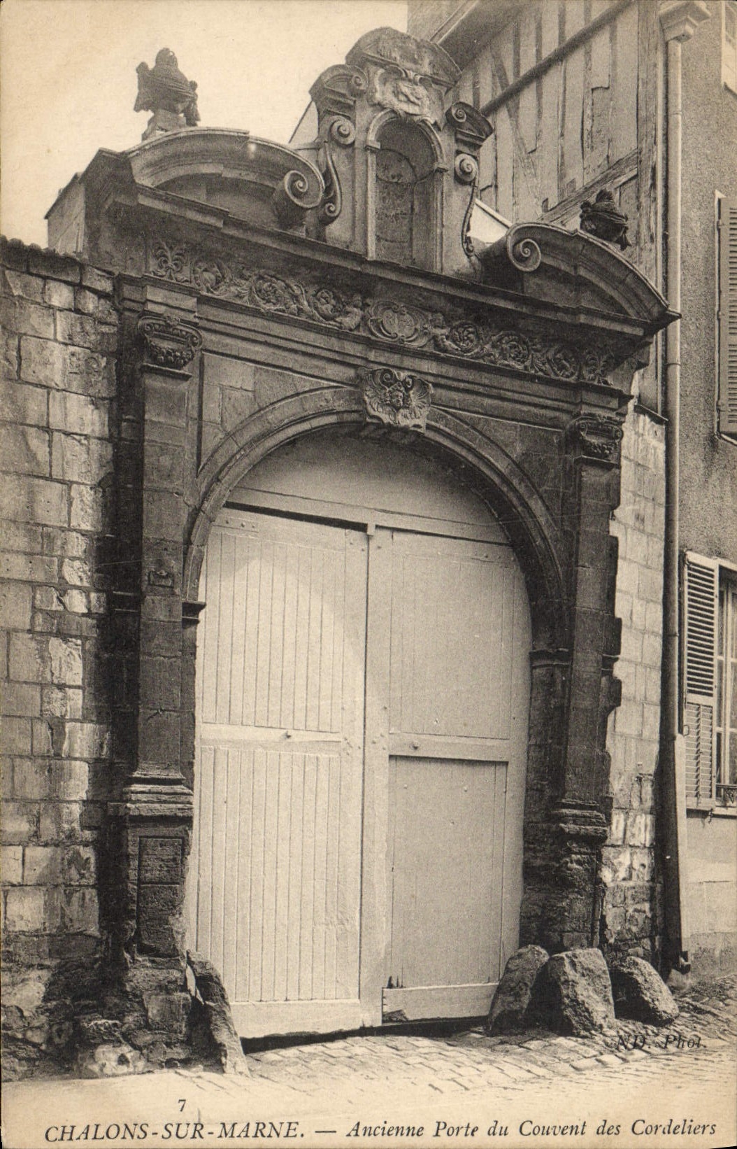 CPA Chalons Sur Marne Ancienne Porte Du Couvent Des Coreliers
