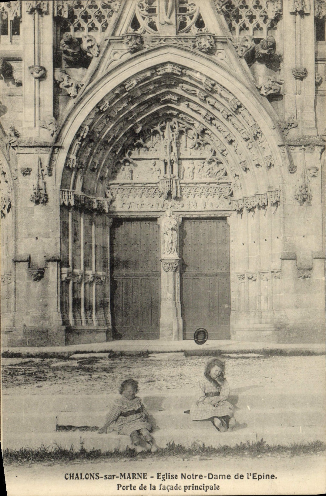 Chalons-sur-Marne — Église Notre-Dame de l'Épine, Porte de la façade principale — éditeur non identifié
