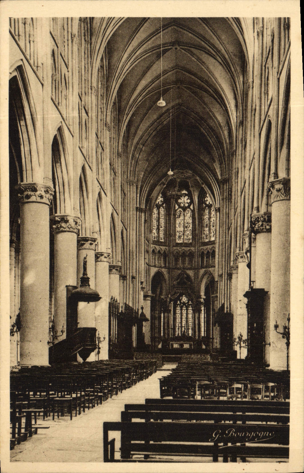 CPA Chalons Sur Marne Interieur De La Cathedrale