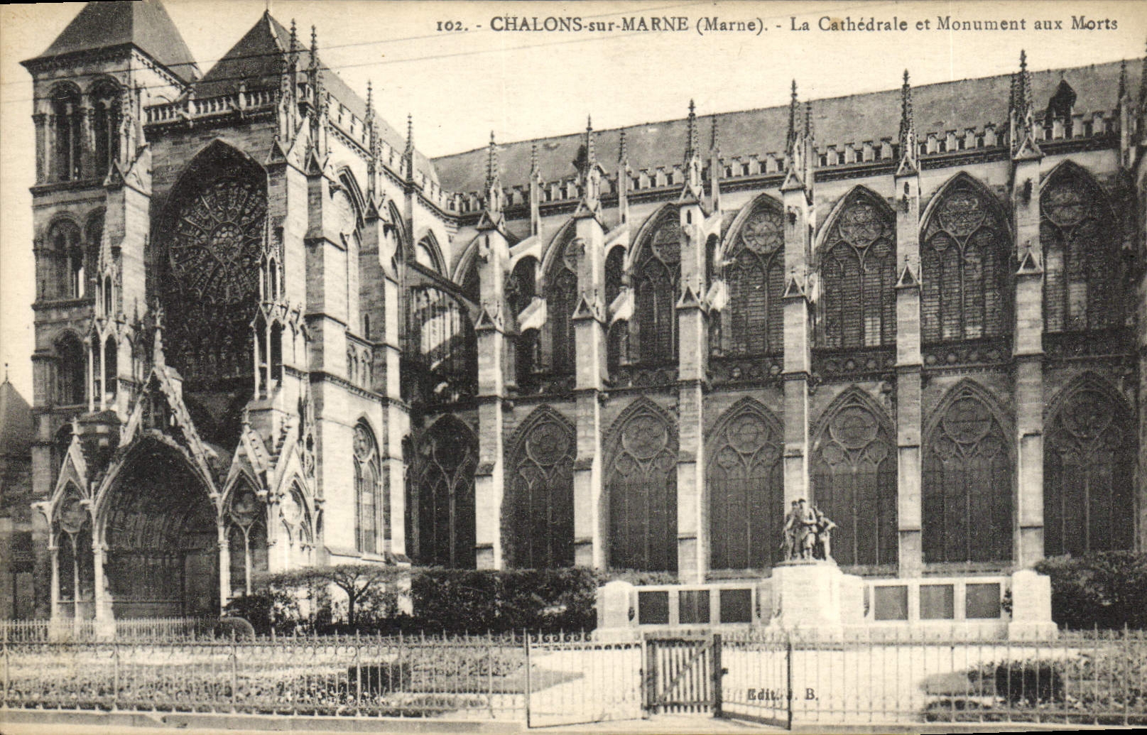 Châlons-sur-Marne (Marne) — La Cathédrale et Monument aux Morts — Édition J. B.