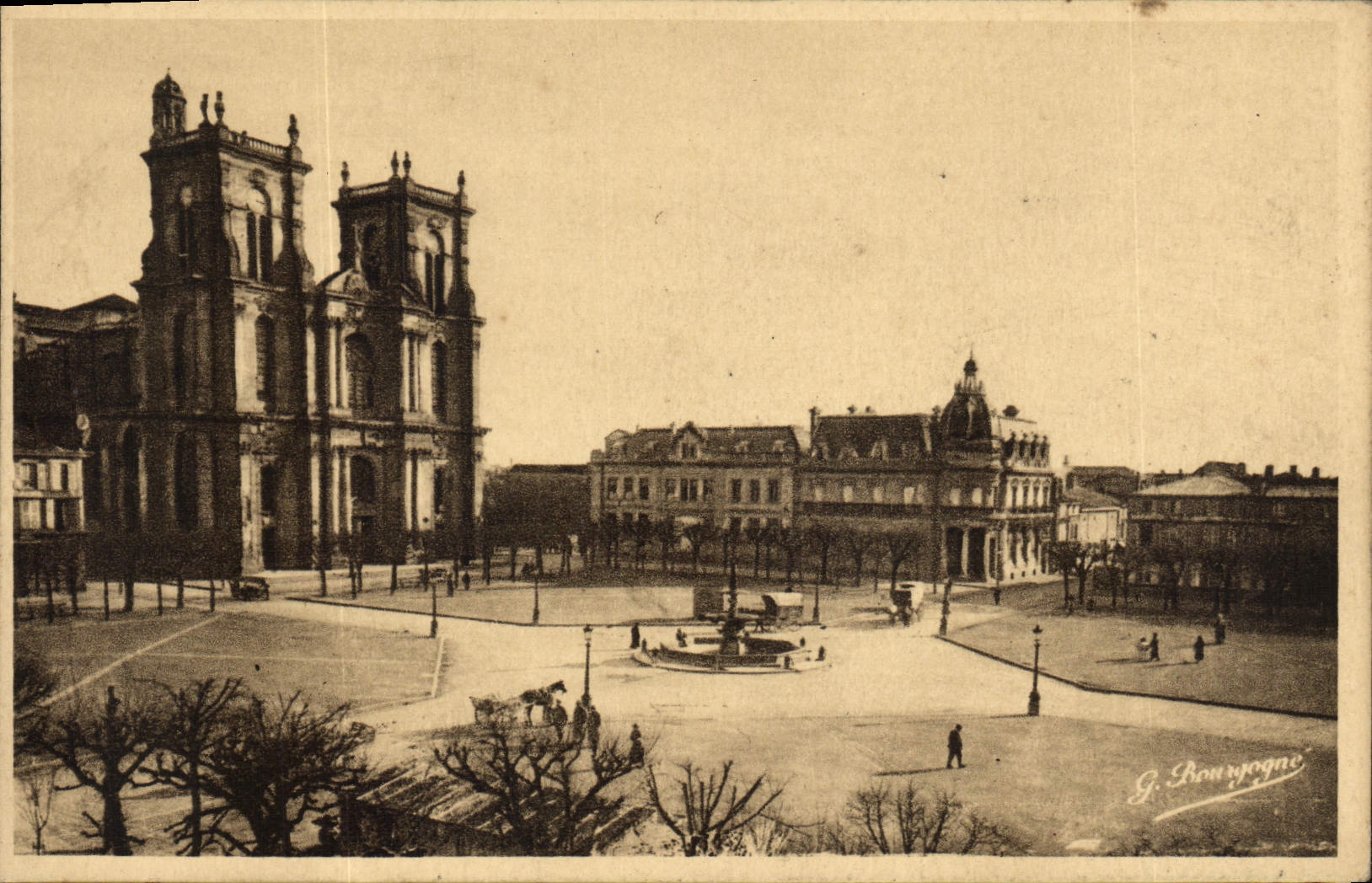 CPA Vitry Le Francois La Cathedral La Poste Et La Caisse D'Epargne