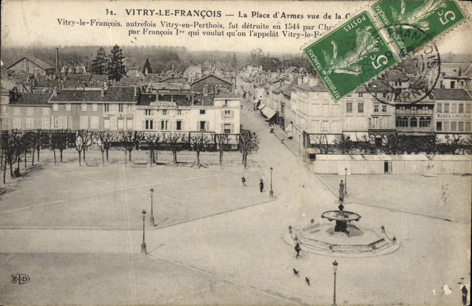 CPA Vitry Le Francois La Place d'Armes 