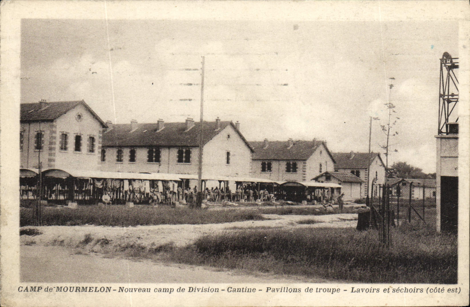 Camp de Mourmelon — Nouveau camp de Division — Cantine — Pavillons de troupe — Lavoirs et séchoirs (côté est)