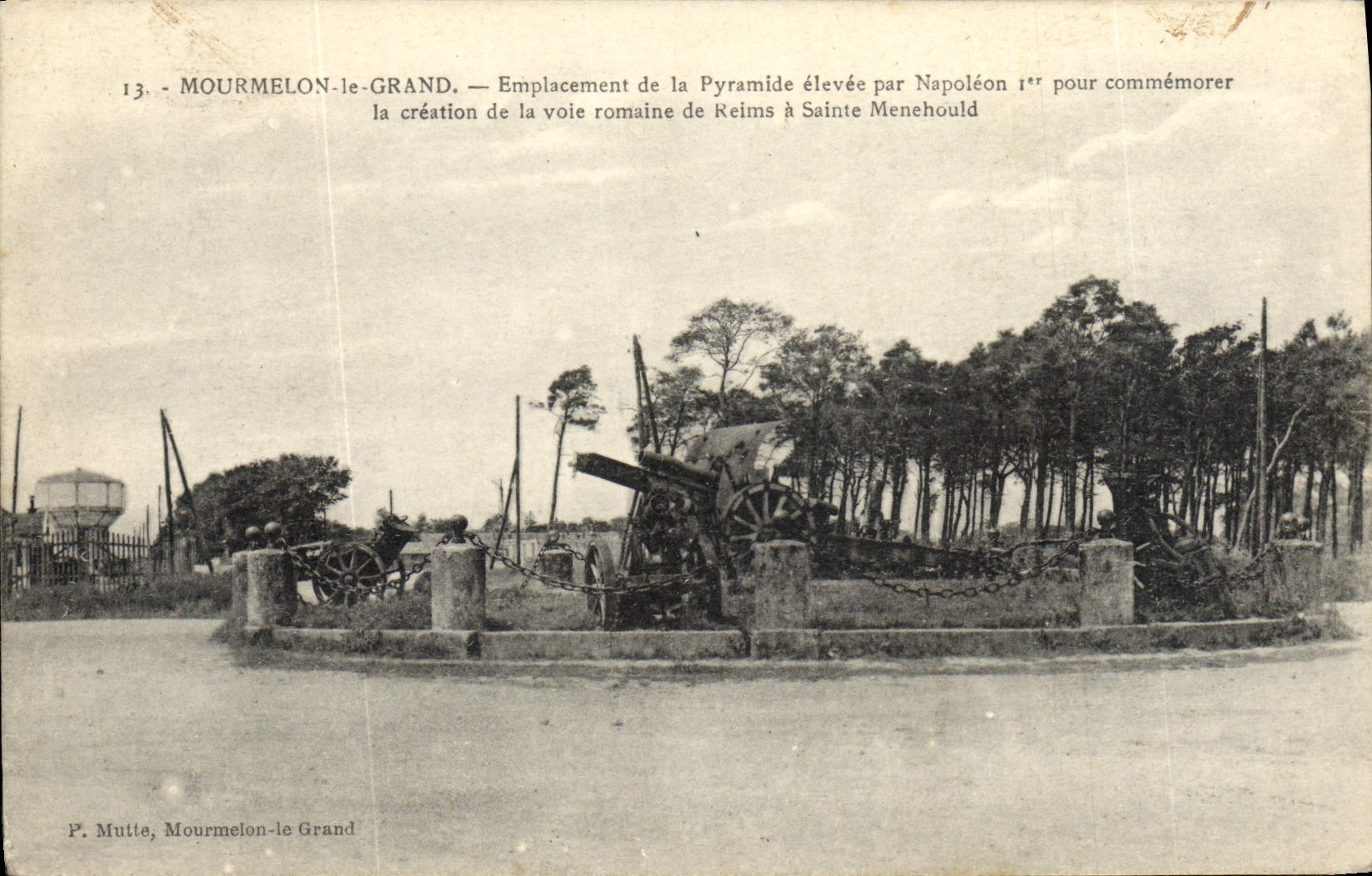 Mourmelon-le-Grand — Emplacement de la pyramide élevée par Napoléon Ier pour commémorer la voie romaine de Reims à Sainte-Menehould — P. Mutte