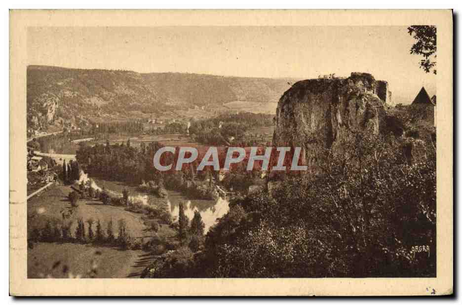 CPA Vallee Du Lot Le Rocher De St Cirq Lapopie Et Le Village De Tour De Faure