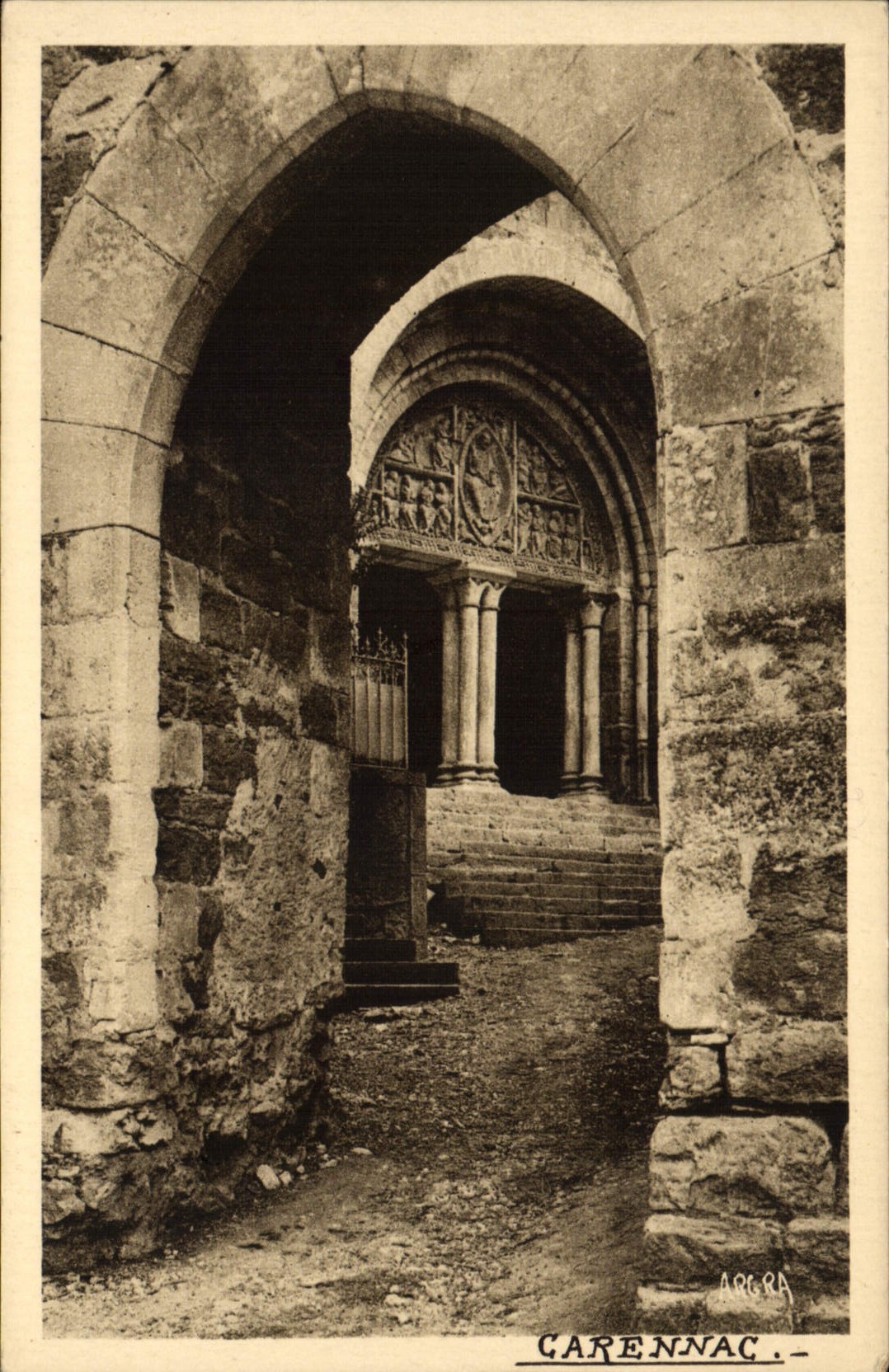 Garenneac — Porte fortifiée et entrée de l'église — Edition Argra