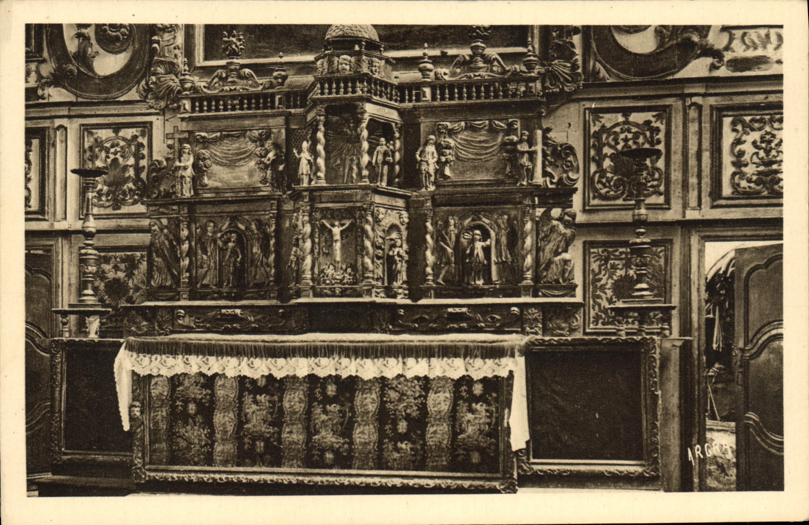 Espagnac — Vallée du Célé (Lot) — Maître-autel de l'abbaye du Val-Paradis — bois de noyer sculpté et doré à la feuille