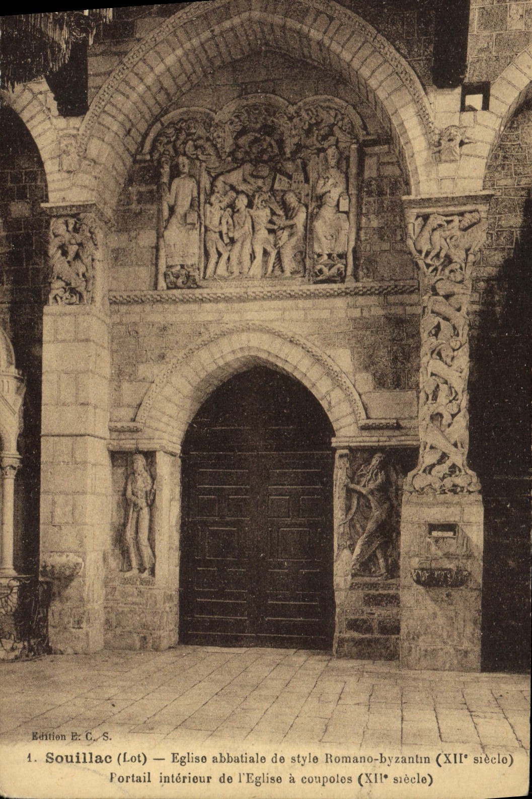 Souillac (Lot) — Portail intérieur de l'église abbatiale à coupoles (XIIe siècle) — Édition E. C. S.
