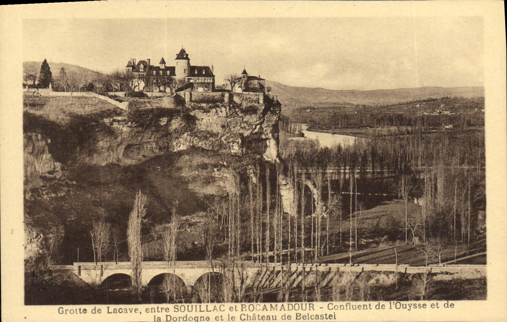 Grotte de Lacave, entre Souillac et Rocamadour - Confluent de l'Ouyse et de la Dordogne et le Château de Belcastel