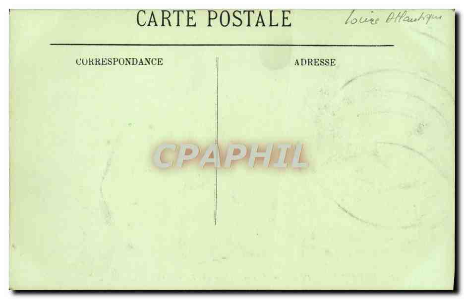 CPA Le Croisic Debarquement De La Sardine A La Poissonnerie Bateaux — Rückseite