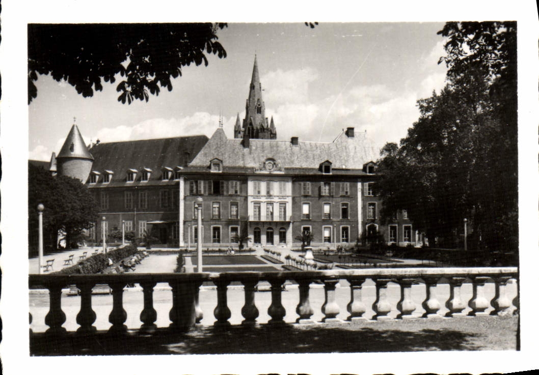 L'Hôtel de Ville et son Jardin — CPAPHIL, n°9