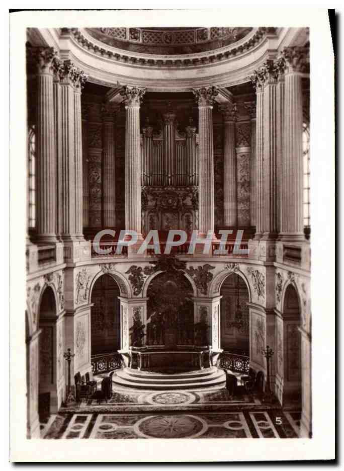 Intérieur d'une église à colonnes et orgue — CPAPHIL n°5