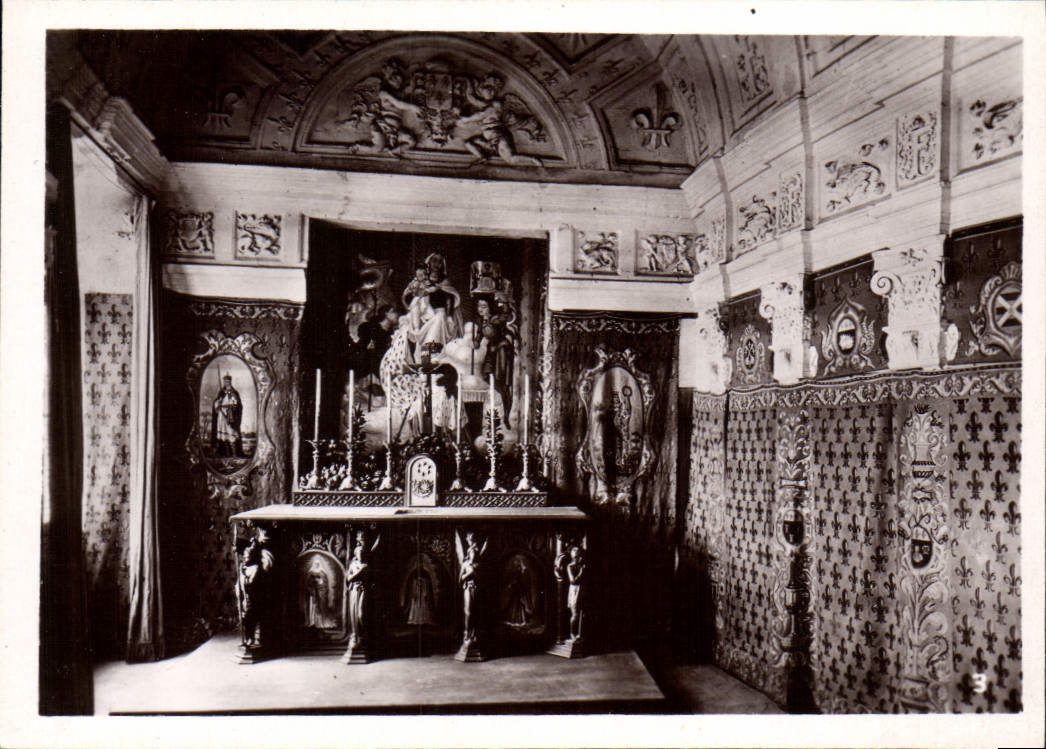 Intérieur d'une chapelle — détails sculptés et décorations — CPAPHIL