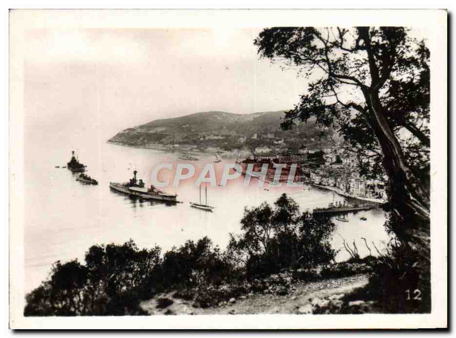 Port de la Côte d'Azur — vue avec navires militaires — série 12