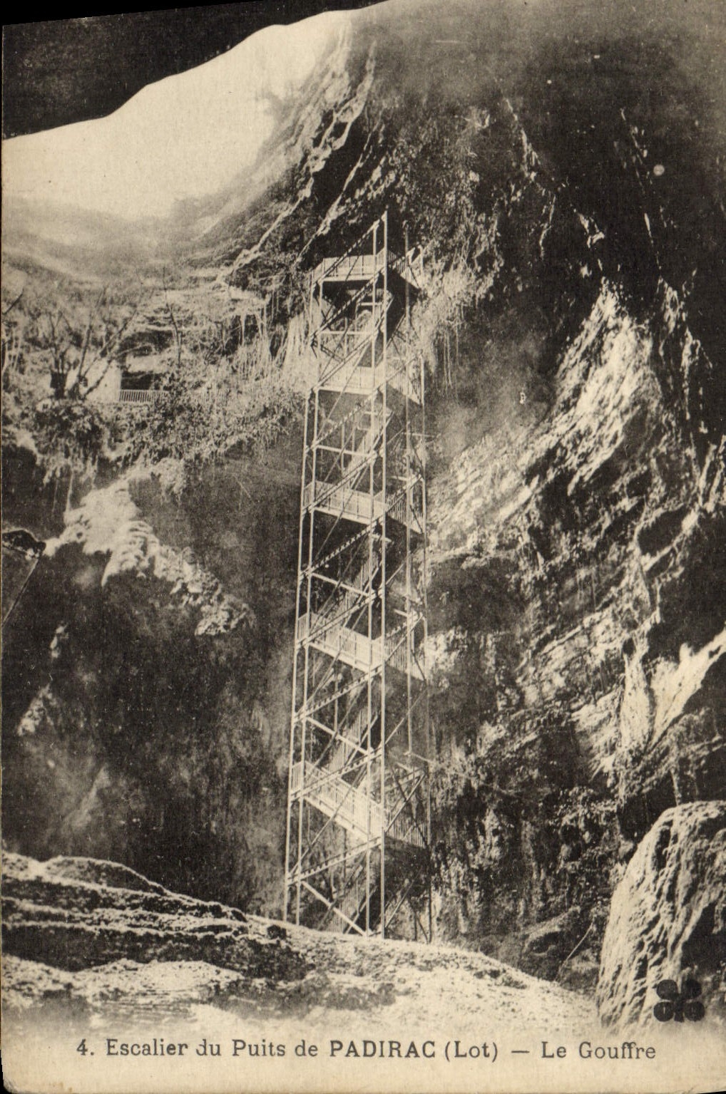 Padirac (Lot) — Escalier du Puits — Le Gouffre