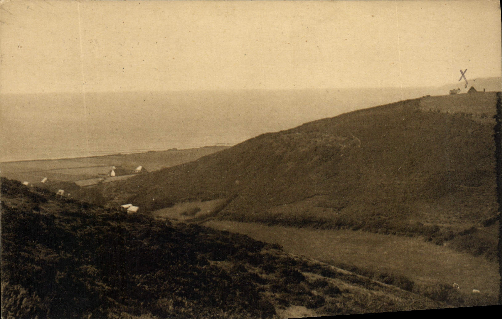 CPA Environs De Cherbourg La Hague Vauville Le Prieure Sur La colline Dans le lointain la pointede Jobourg