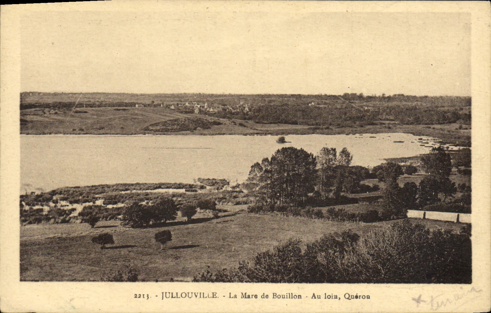 JULLOUVILLE - La Mare de Bouillon - Au loin, Quérion