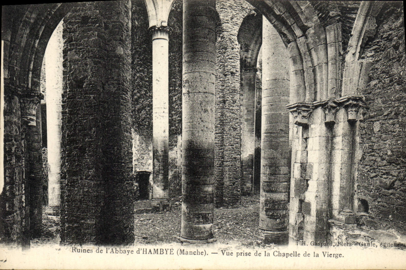Ruines de l'Abbaye d'Hambye (Manche) — Vue prise de la Chapelle de la Vierge — J.H. Gaspard, Fliers-Gaulle, éditeur