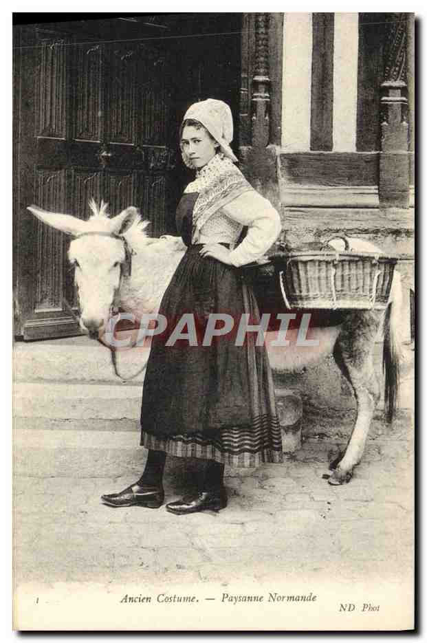 CPA Ancien Costume Paysanne Normande Femme ane Folklore 