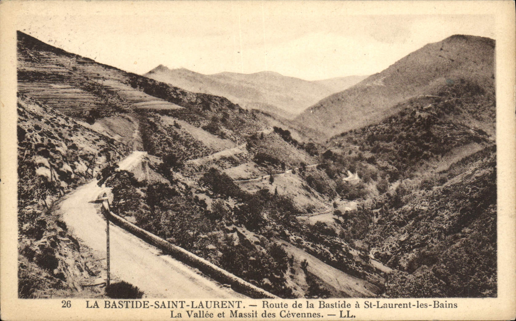 CPA La Bastide Saint Laurent Route de la Bastide a St Laurent Les Bains La Vallee et massif des Cevennes