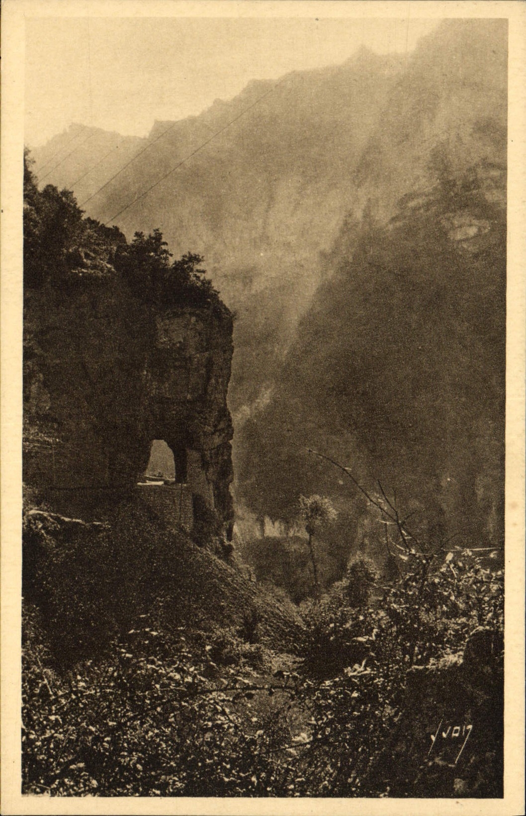 Gorges du Tarn — Route creusée dans le roc à la hauteur des Détroits (Lozère) — Les Éditions d'Art Yvoni, Paris
