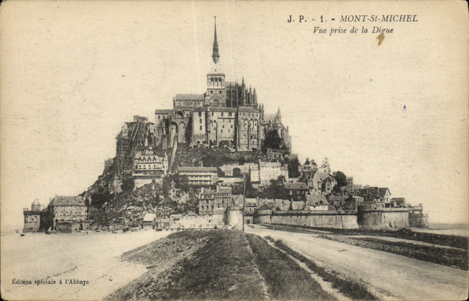 Mont-Saint-Michel — Vue prise de la Digue — Édition spéciale à l'Abbaye, J.P. n°1