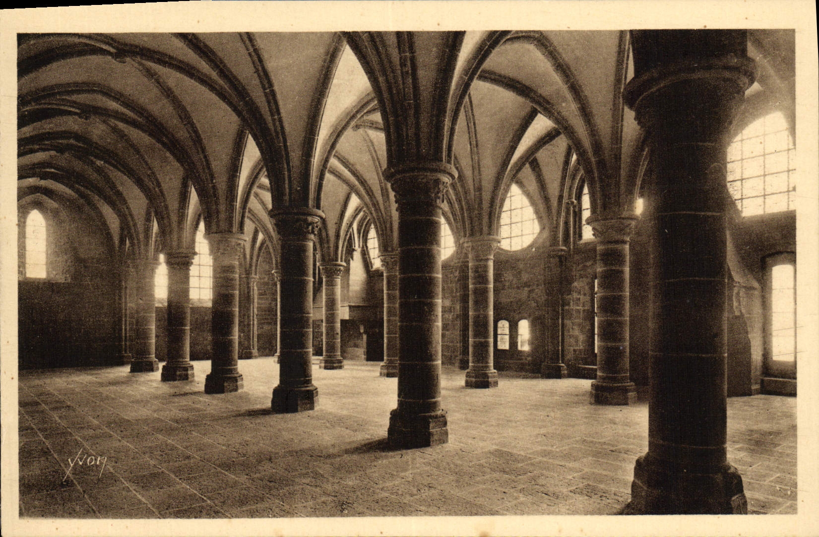 CPA La Douce France Le Mont St Michel Abbaye Salle Des Chevaliers