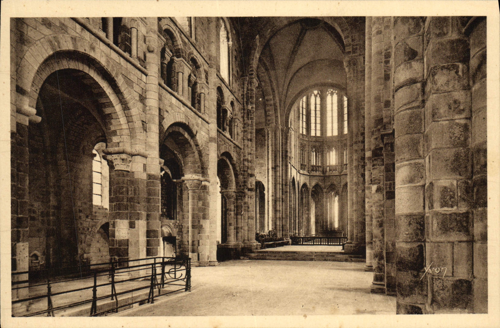 CPA La Douce France Le Mont St Michel Abbaye Interieur De l'Eglise Romane