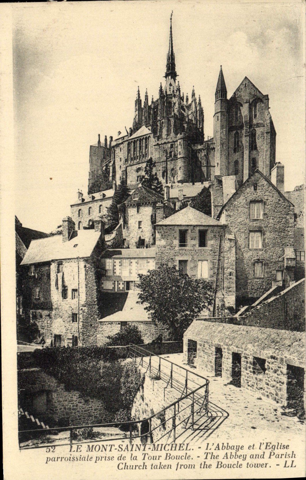 Il Mont-Saint-Michel — L'Abbazia e la Chiesa parrocchiale vista dalla Torre Boucle — Editore Lévy e Neurdein, n° 52