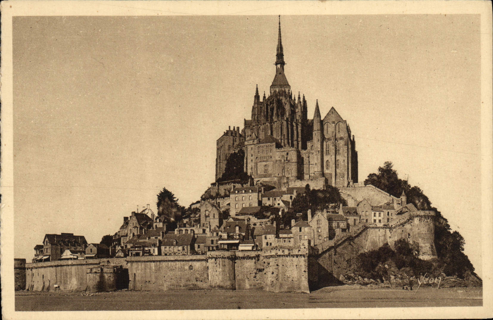 Le Mont-Saint-Michel — Vue générale, côté Nord-Est — Les Éditions d'Art Yvon, Paris