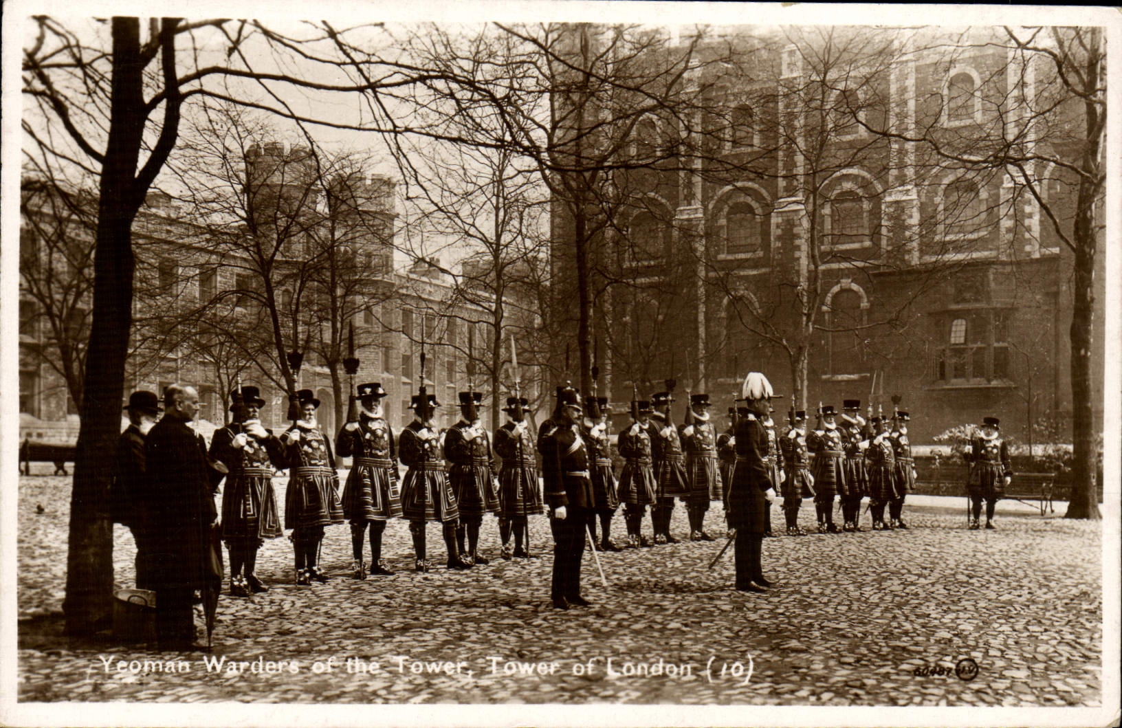 CPA Yeoman Warders of the tower of London Militaria