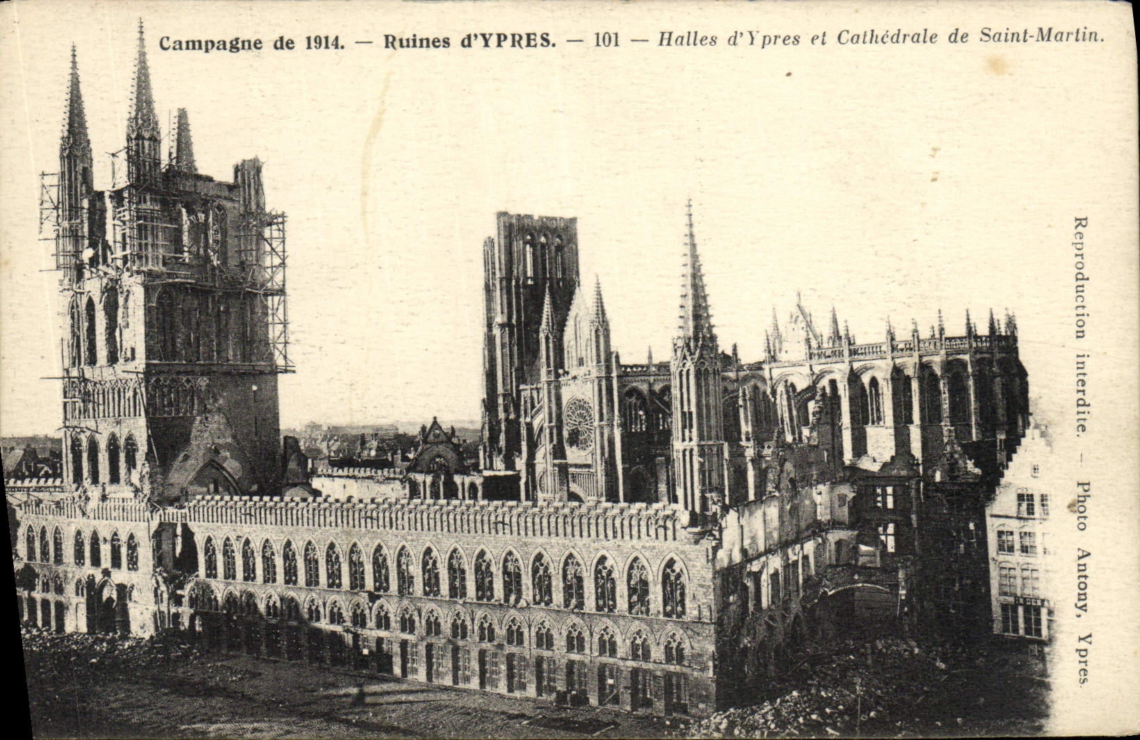 CPA Ruines d'Ypres Halles Cathedrale de Saint Martin