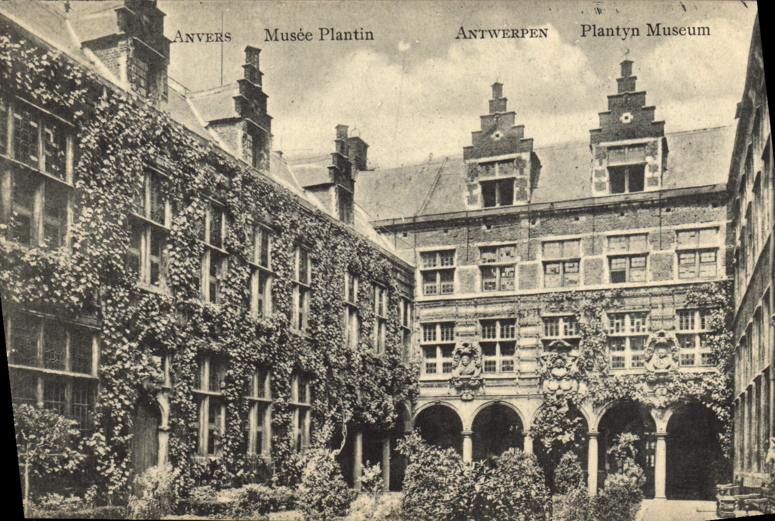 Cour intérieure du Musée Plantin à Anvers — vue architecturale — éditeur H.N. & A. N° 39