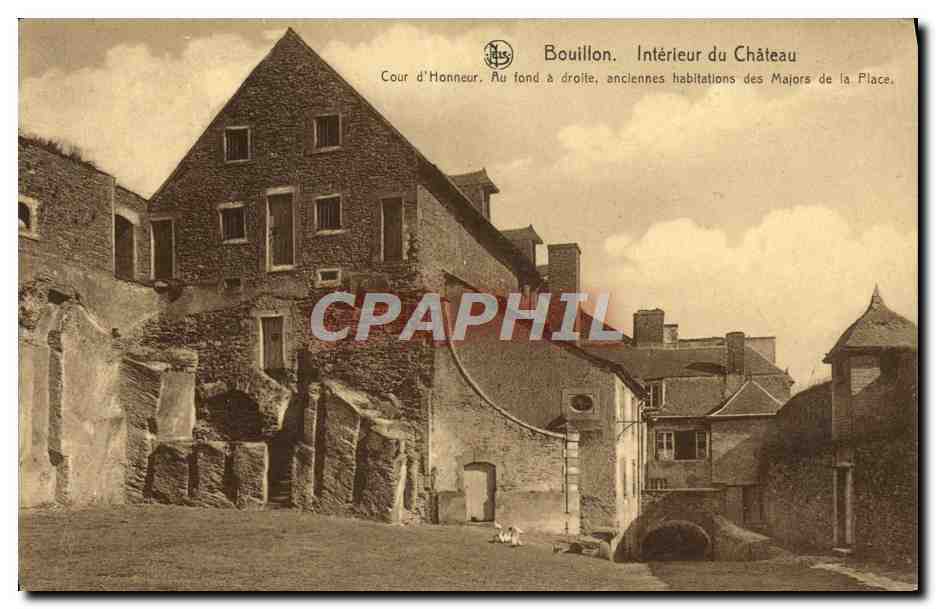 Bouillon. Intérieur du Château — Cour d'Honneur, anciennes habitations des Majors de la Place — Éditeur N. Leys